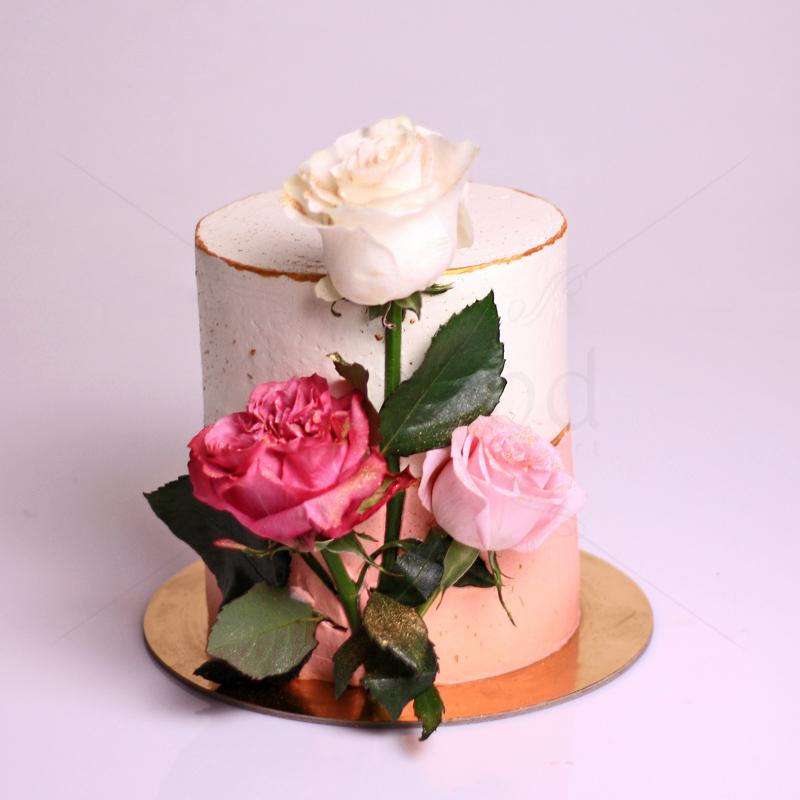 Tort Trandafiri Naturali in Frosting