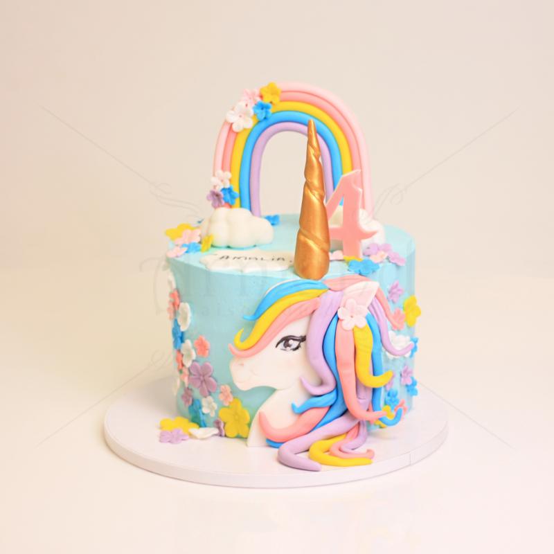 Tort Unicorn si Curcubeu in Frosting